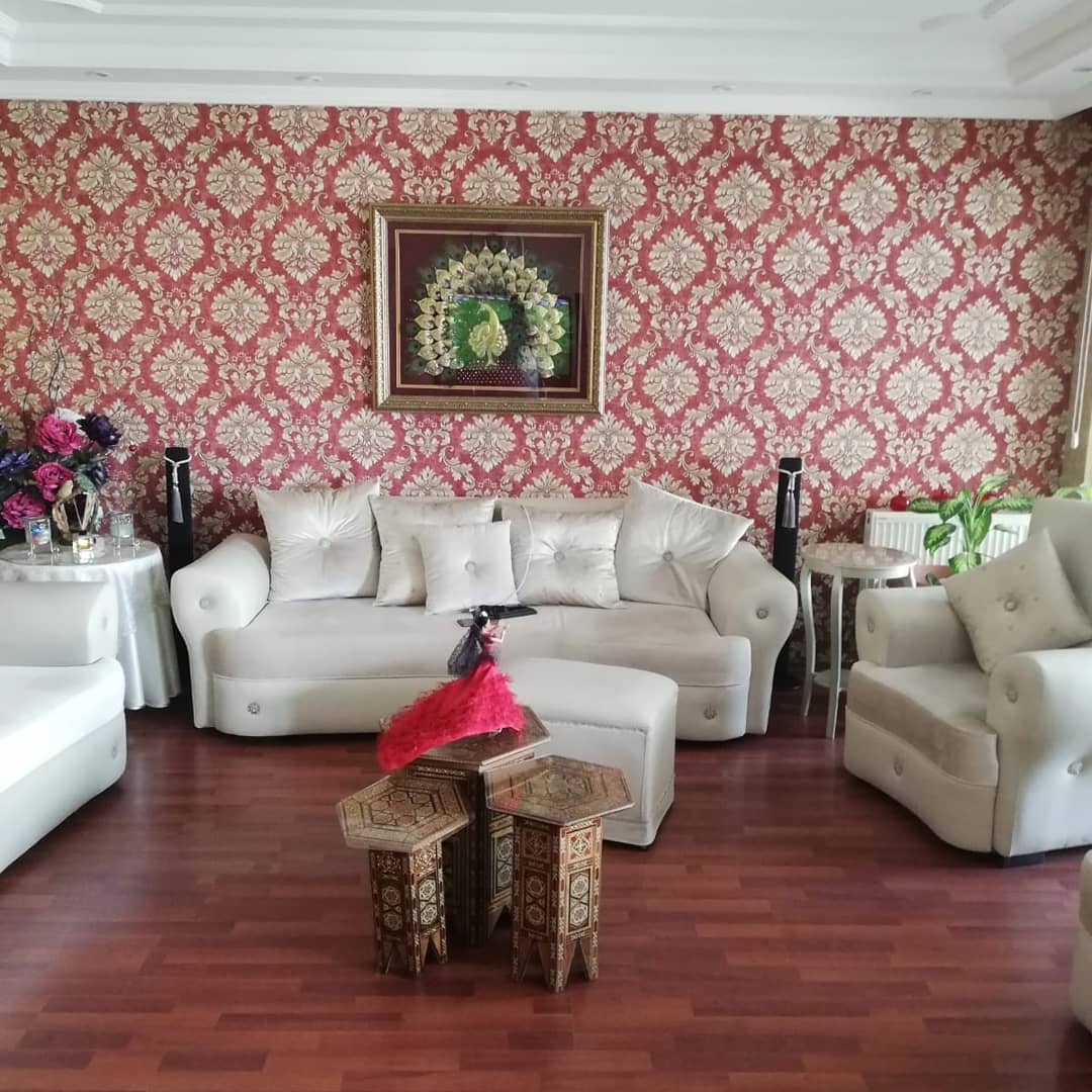 İstanbul Boya Badana, İthal Duvar Kağıdı, Dekorasyon Firması Tüm yapı ve dekorasyon işlerinde Villa, Fabrika, Ev, İş alanları ve yaşam alanlarında profesyonel olarak hizmet vermekteyiz. Duvar Kağıdı, Boya Badana, Alçıpan, Led Spot, Duvar Çıtası, Dış Cephe Boyama, Mantolama, Zemin Kaplama, Kartonpiyer, Parke, Seramik Fayans ve diğer tüm dekorasyon, Yapı ve Elektrik işlerinde uzman kadromuzla yanınızdayız.
